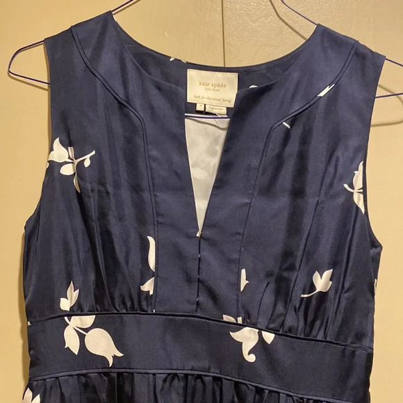 KATE SPADE Silk Dress Navy Blue White Floral 4 Silk V-Neck Lace Lining Dress - Picture 3 of 8